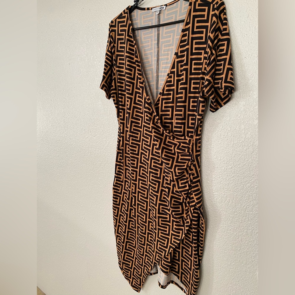 Dress - Picture 2 of 2